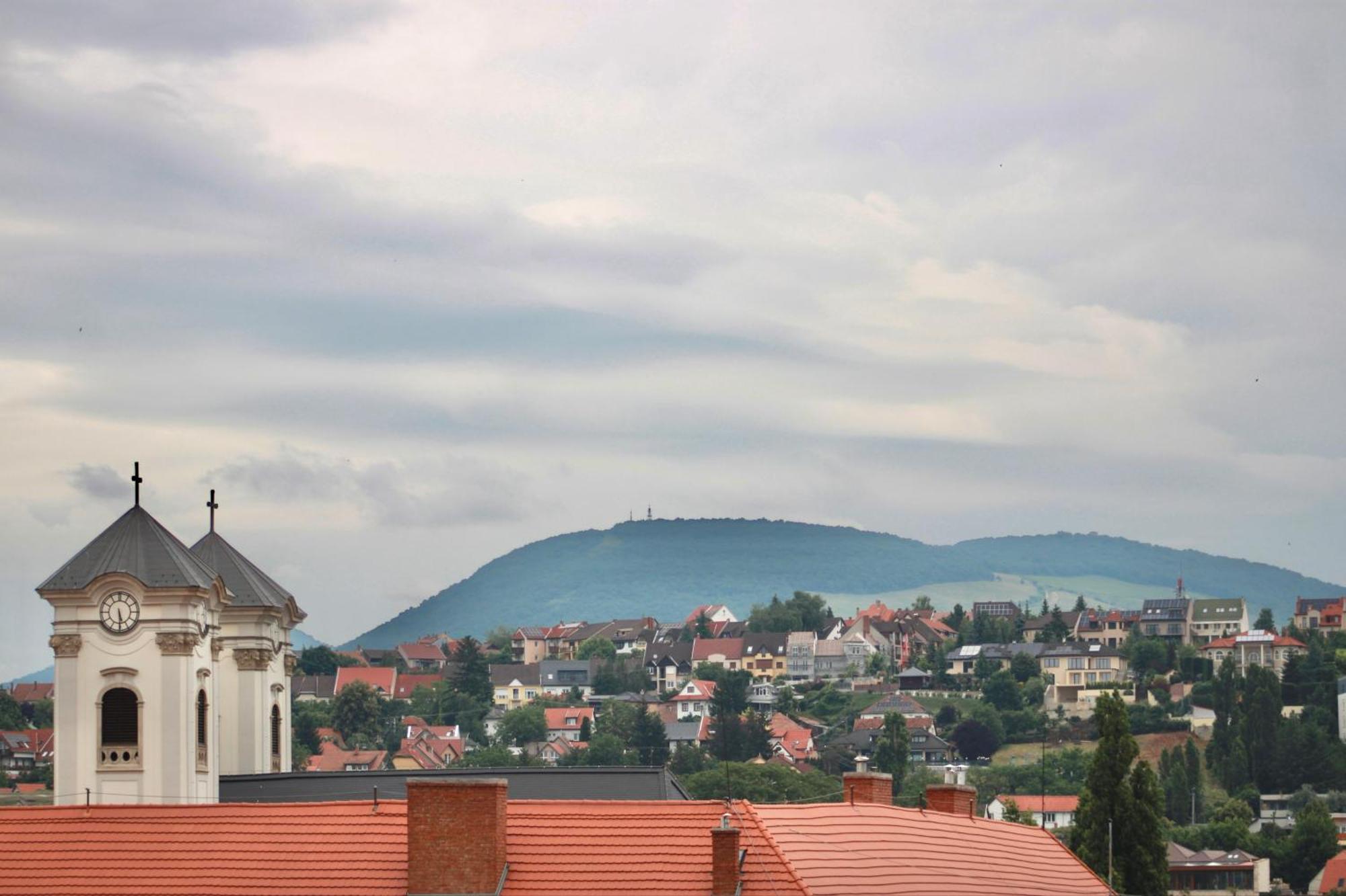 Klapka-Lak Apartman Eger Buitenkant foto
